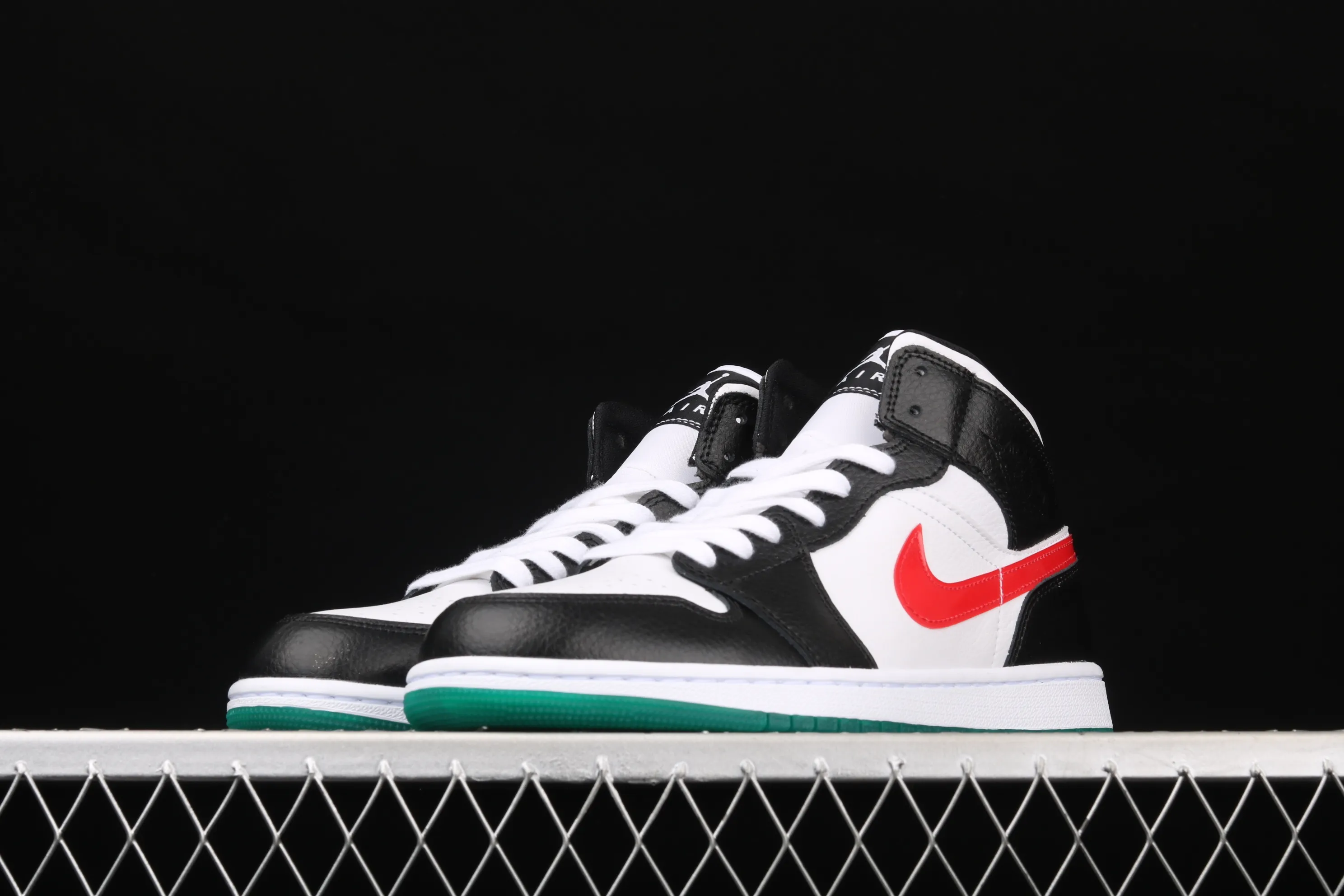 All categories Air Jordan Jordan series basketball shoes Air Jordan 1 Mid Air Jordan 1 Mid AJ1 Joe 1 red and yellow color hook Yuanyang mid-top basketball shoes BQ6472-063